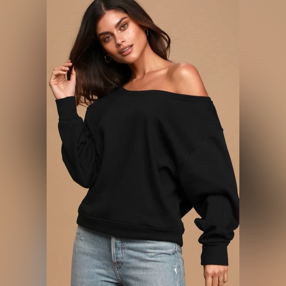 Lulus Leisure Time Off-the-shoulder black sweatshirt. Size Small.